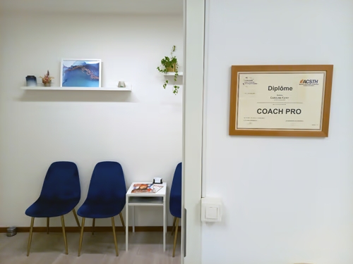 Caroline-Fayet-Coach-de-vie-salle-attente-et-diplôme-coach-pro